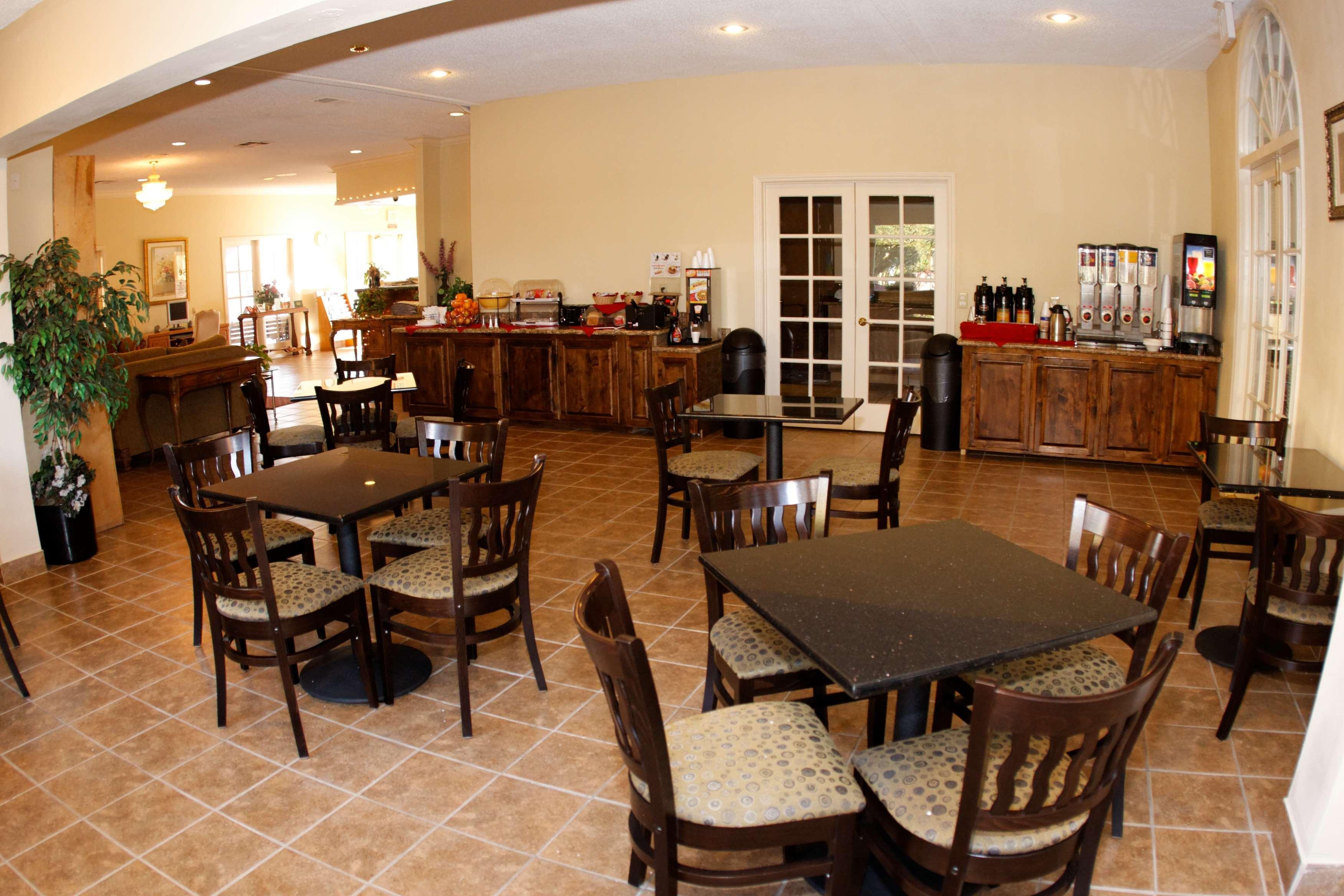 Best Western Plus Hill House Bakersfield Facilities photo