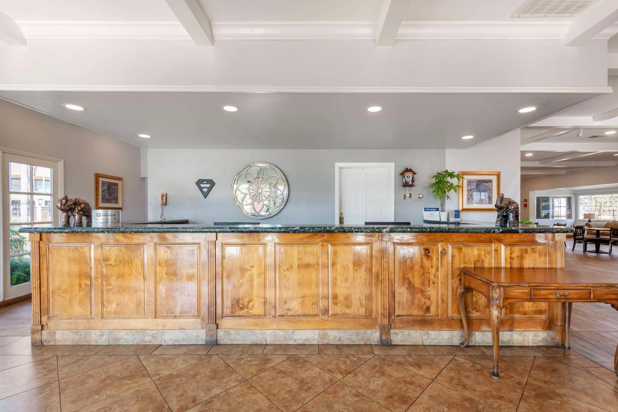 Best Western Plus Hill House Bakersfield Exterior photo