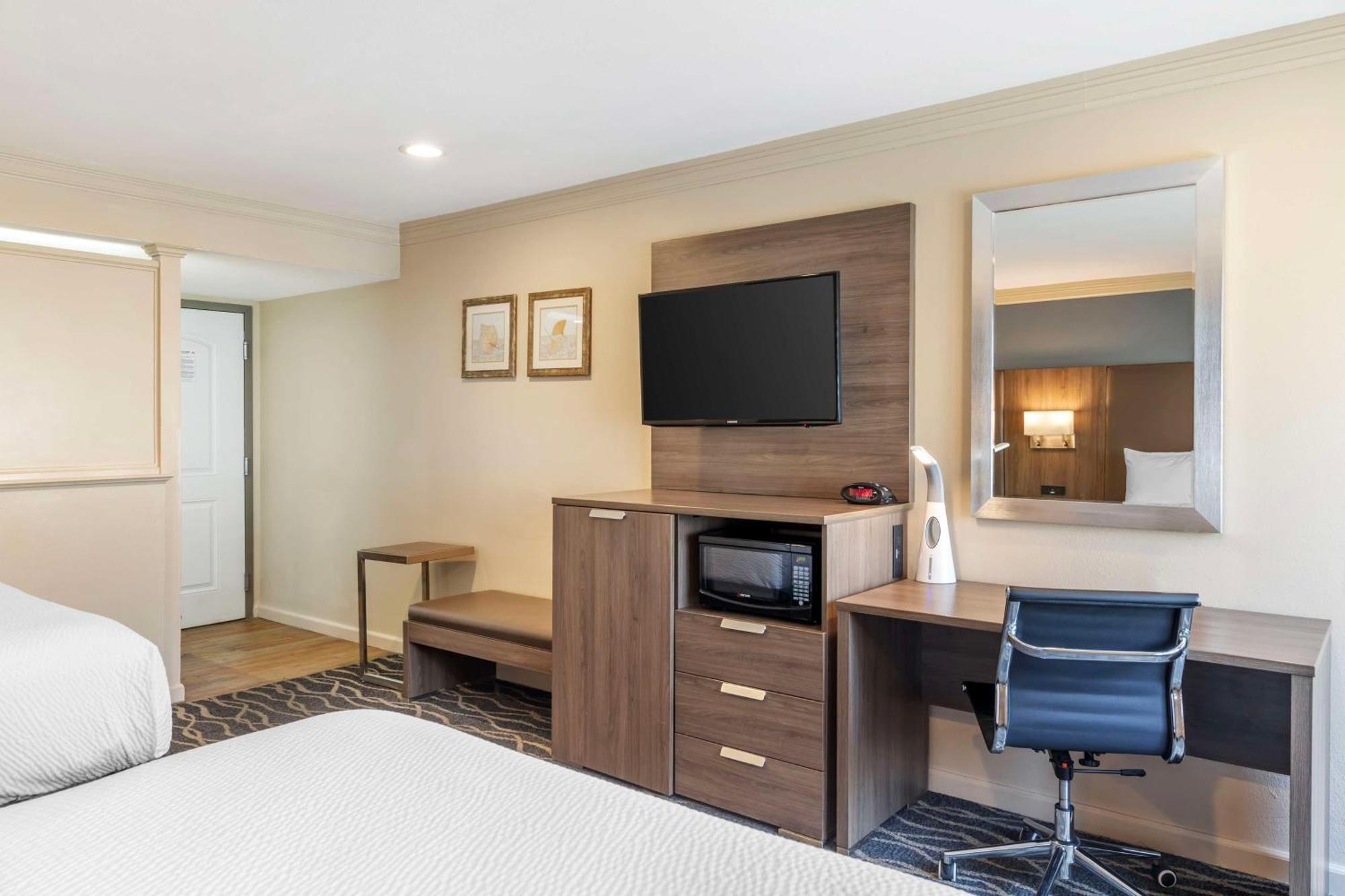 Best Western Plus Hill House Bakersfield Exterior photo