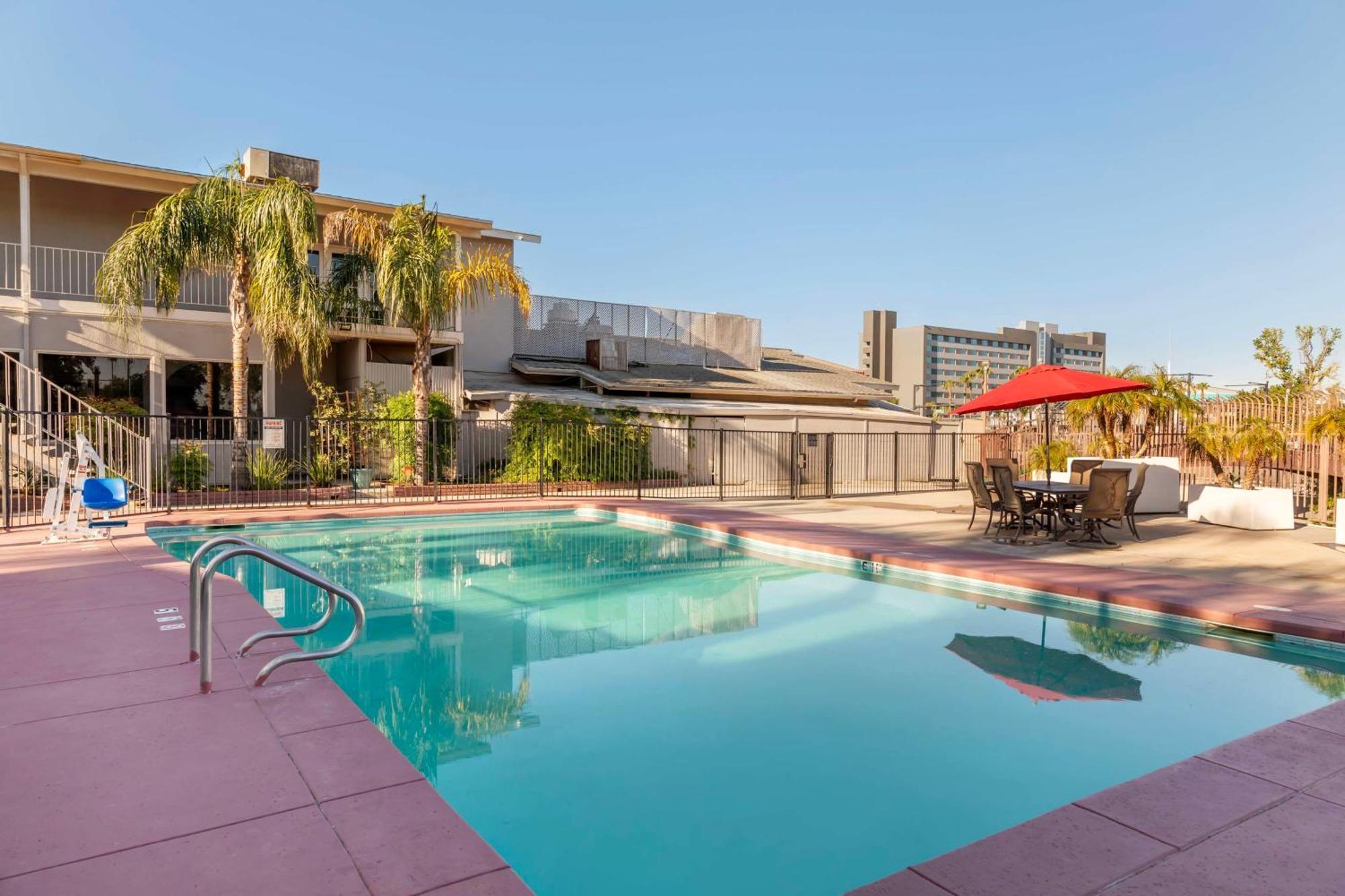 Best Western Plus Hill House Bakersfield Exterior photo