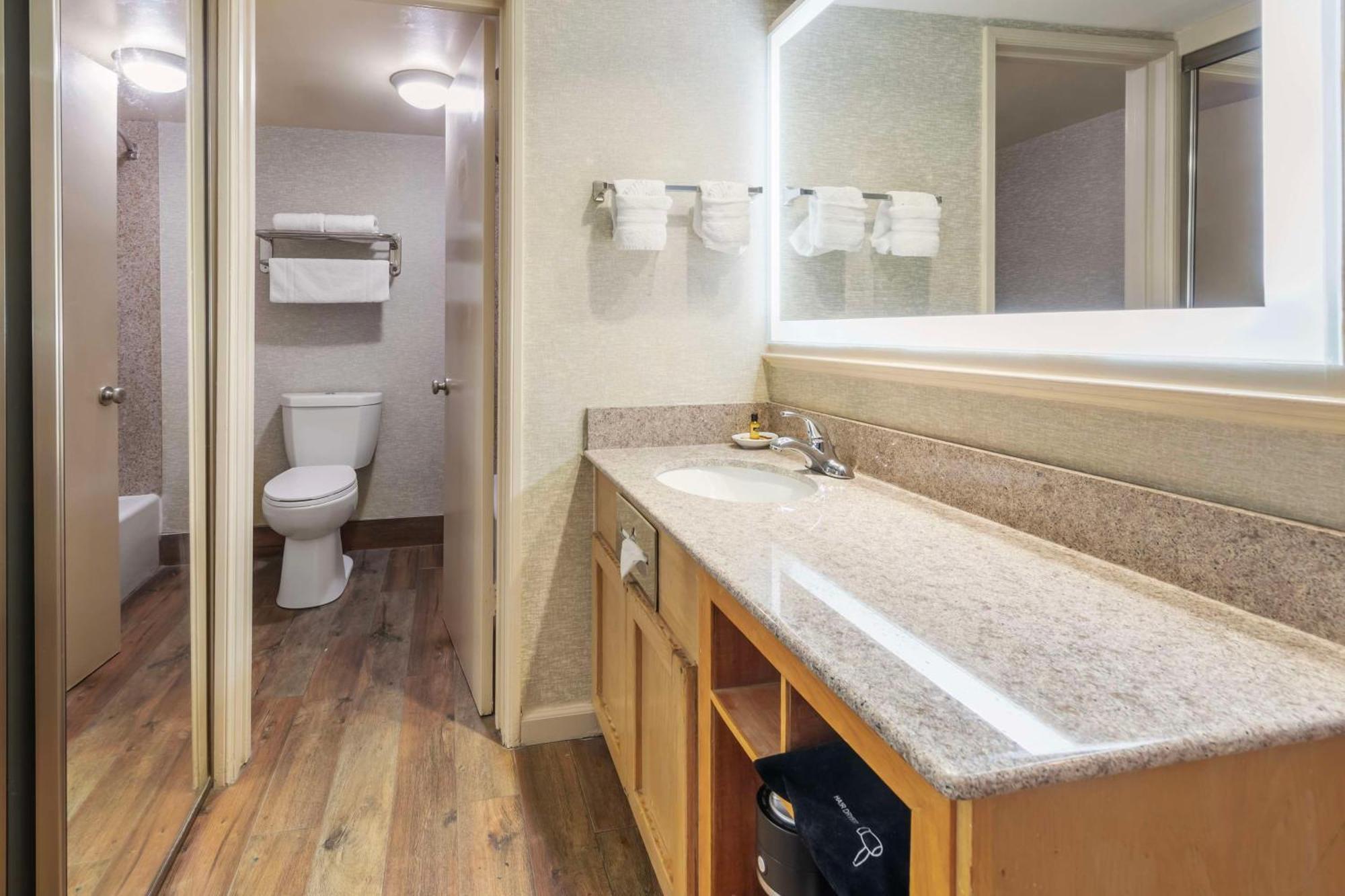 Best Western Plus Hill House Bakersfield Exterior photo