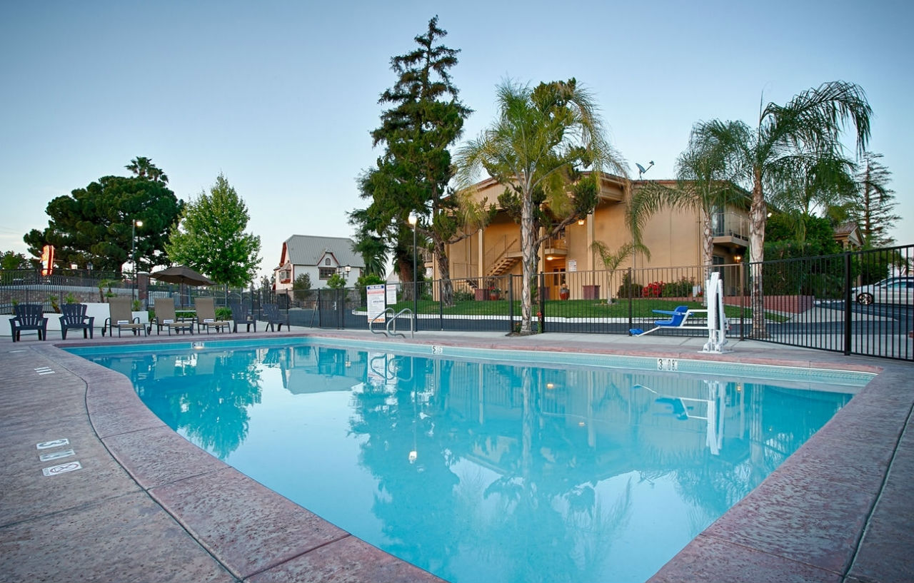Best Western Plus Hill House Bakersfield Exterior photo